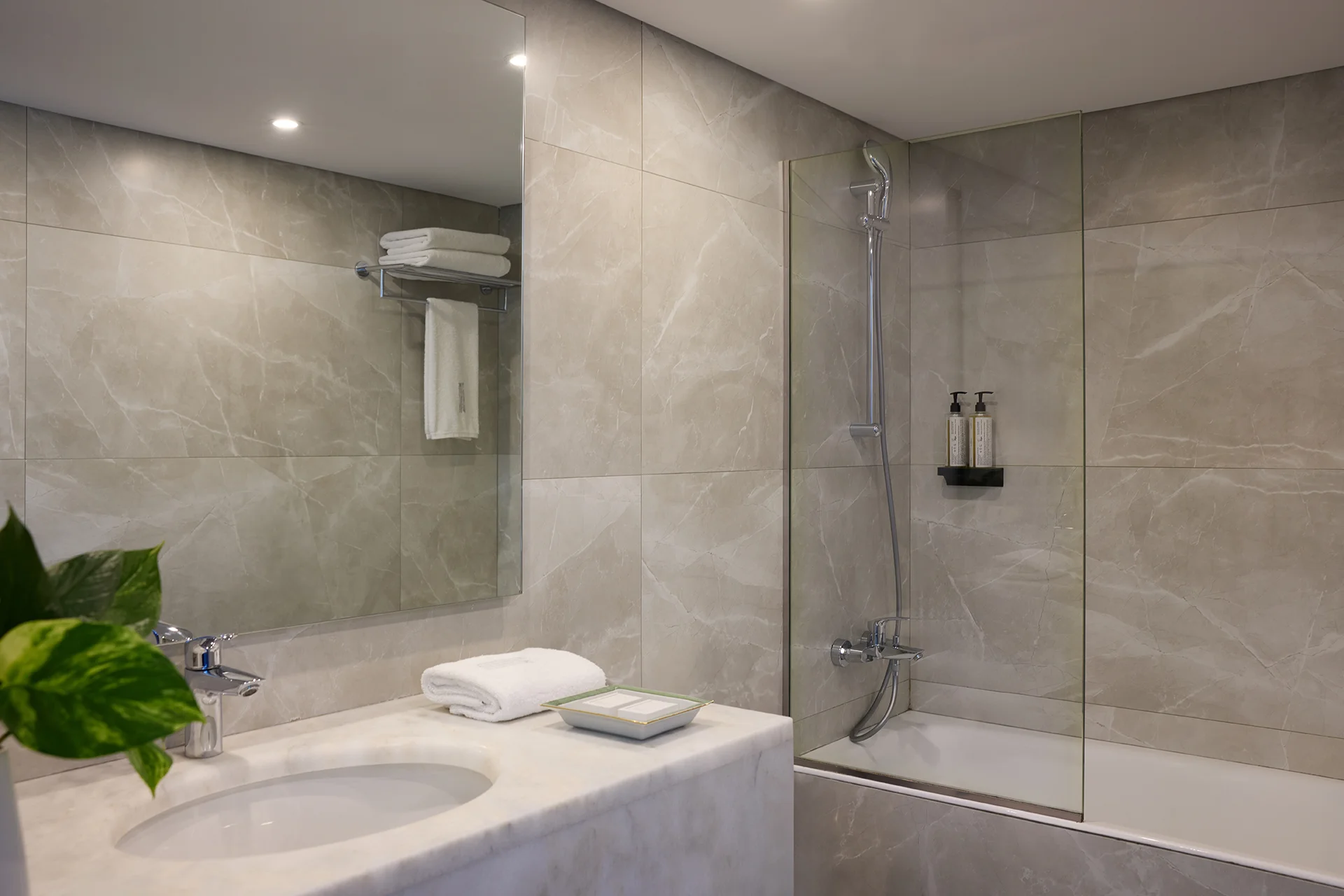 President_Hotel_Athens_Bathroom (1)